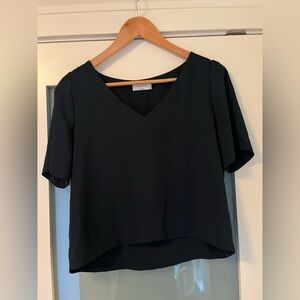 Babaton Cropped V-Neck Shirt